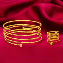 The Gold Accent Jewellery Set, view 4